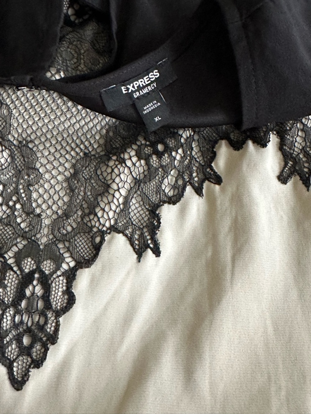 Express Lace Top XL - Picture 2 of 4